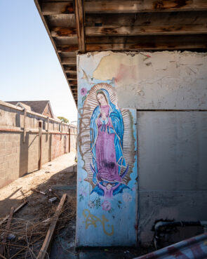  A Virgin of Guadalupe mural in Los Angeles on a dilapidated building in Walnut Park on Nov. 2021. Photo by Oscar Rodriguez Zapata