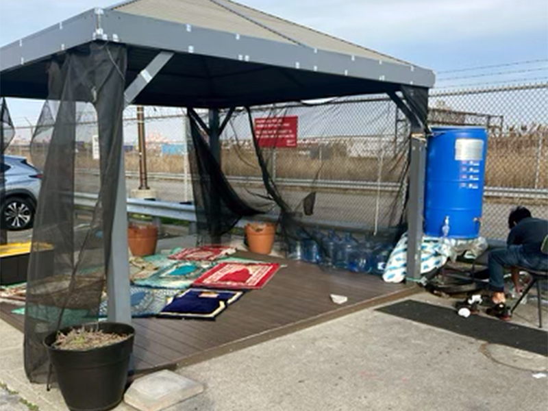 A prayer tent and washing station for Muslim rideshare drivers near Newark Liberty International Airport in Newark, New Jersey. Photo courtesy of Sohail Rana