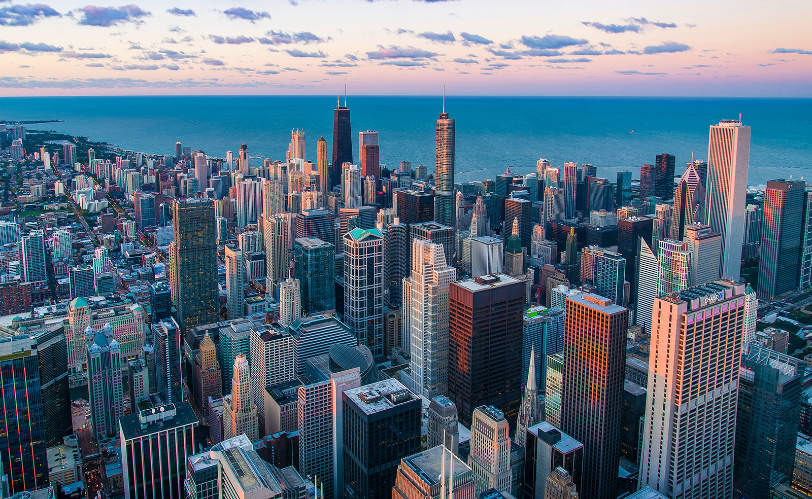 Overlooking downtown Chicago and Lake Michigan. Photo by Pedro Lastra/Unsplash/Creative Commons