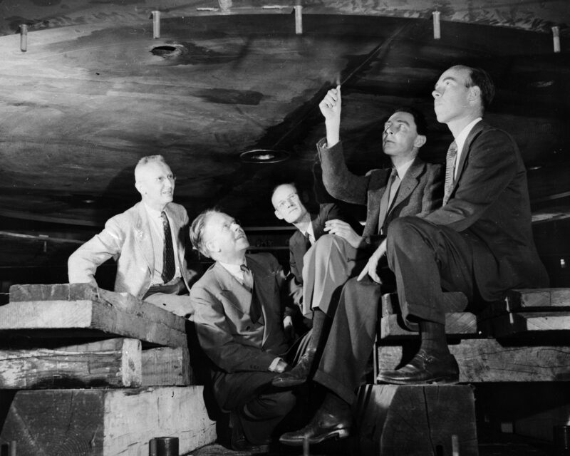 From left, Donald Cooksey, Ernest Orlando Lawrence, Robert Thornton, J. Robert Oppenheimer and William Brobeck examine the 184-cyclotron during a press visit in the spring of 1946. Photo by Donald Cooksey, courtesy of the National Archives catalog