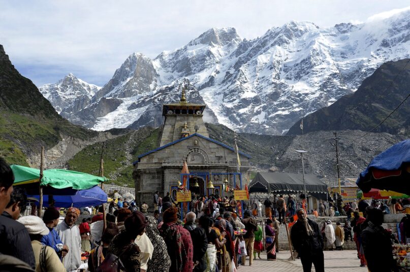 Hindu devotees worship at the Kedarnath Temple in the northern Indian state of Uttarakhand.  (Shammi Mehra/AFP via Getty Images)