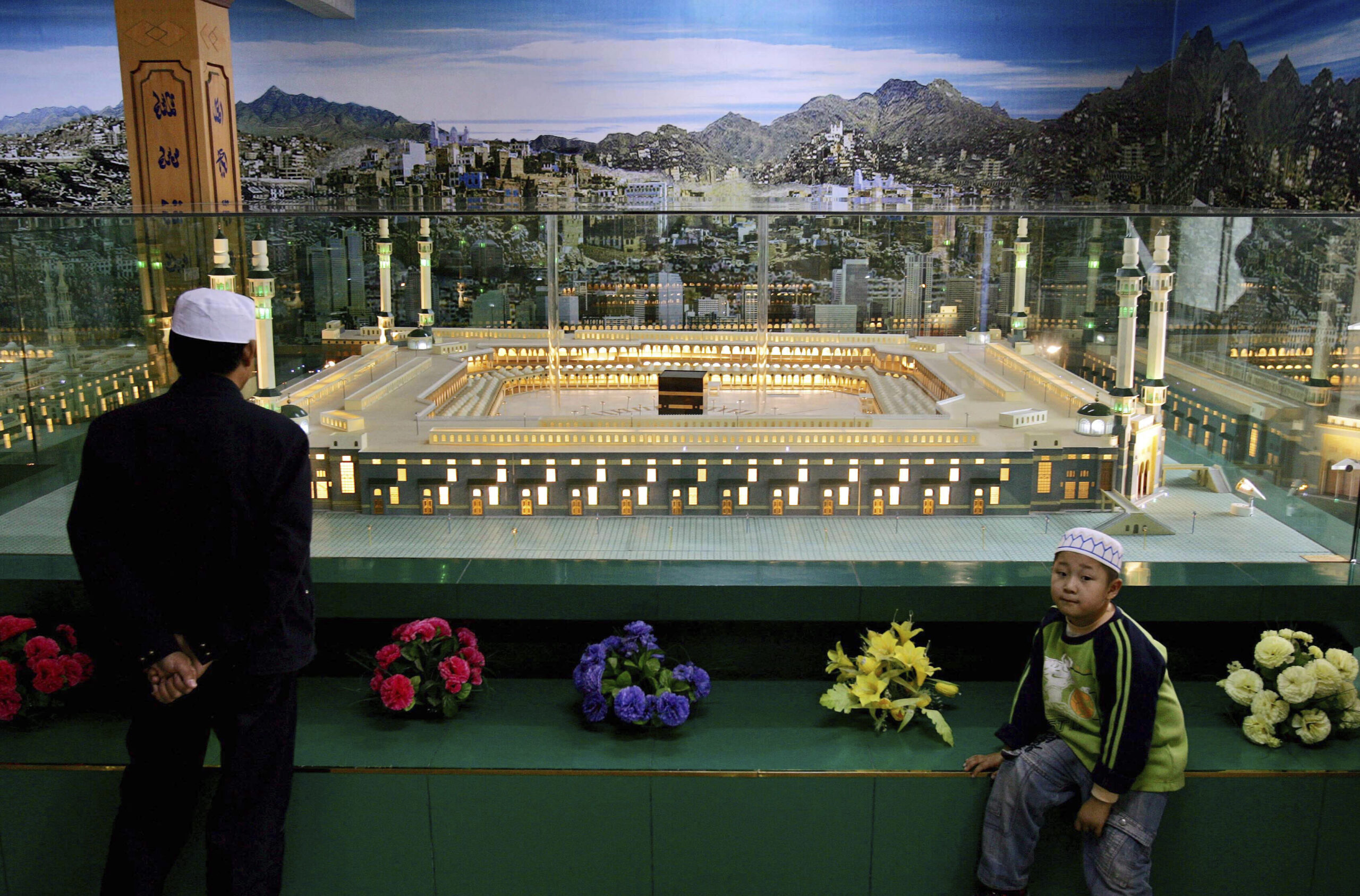 China is expanding its crackdown on mosques to regions outside Xinjiang, Human Rights Watch says