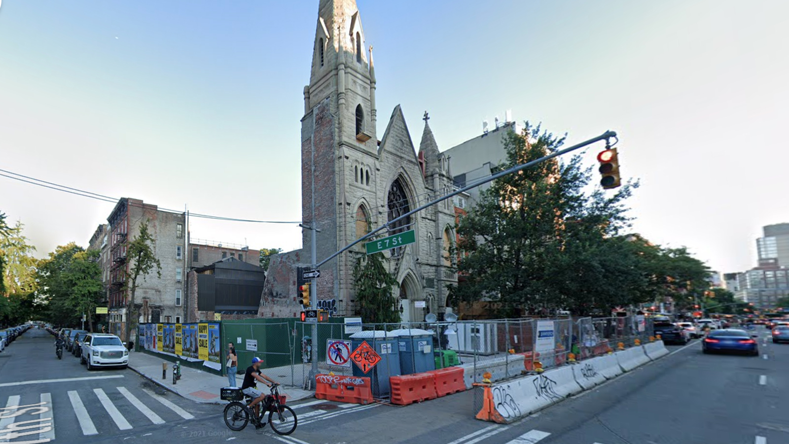 The cordoned off façade of Middle Collegiate Church in Manhattan's East Village in New York City. (Image courtesy Google Maps)