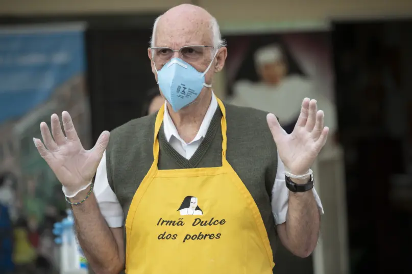 Priest Julio Lancellotti works on a food line for the homeless, in Sao Paulo, Brazil, April 3, 2020. (AP Photo/Andre Penner)