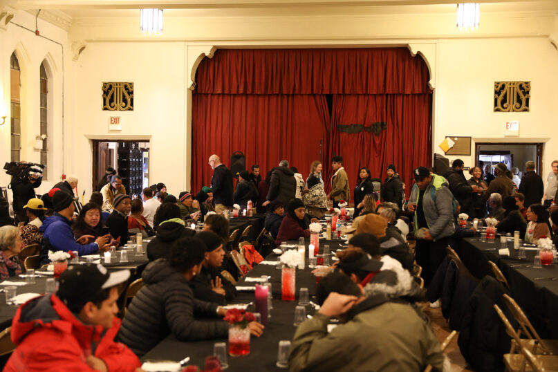 Locals and migrants attend a banquet at First Presbyterian Church of Chicago on Nov. 30, 2023. (Photo by Max Li)