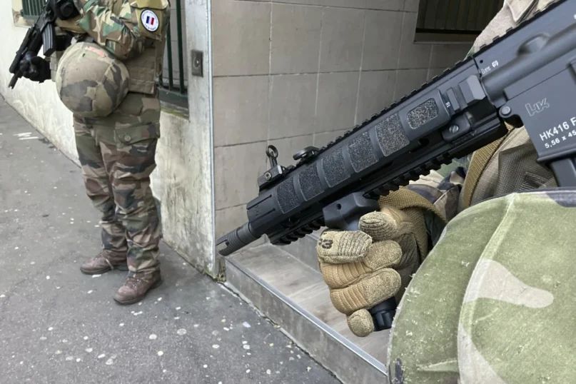 French soldiers of France’s anti-terror ‘Vigipirate’ plan, dubbed ‘Operation Sentinelle’ patrol in Paris, Sunday, March 3, 2024. French authorities are searching for an assailant who attacked a man near a synagogue in Paris, Interior Minister Gerald Darmanin said late Saturday. (AP Photo/Nicholas Garriga)