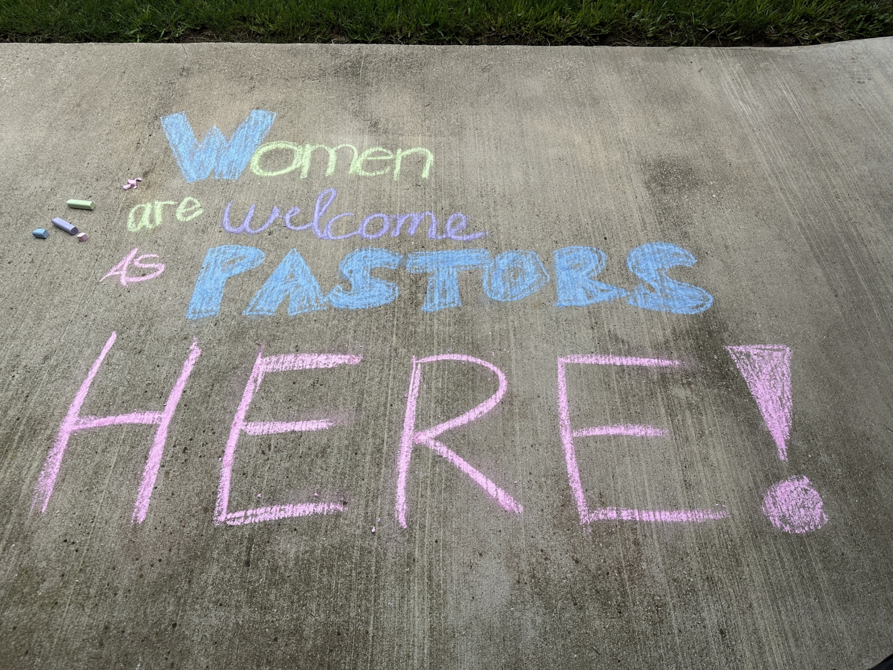Advocacy group responds to Southern Baptists’ ban on female pastors