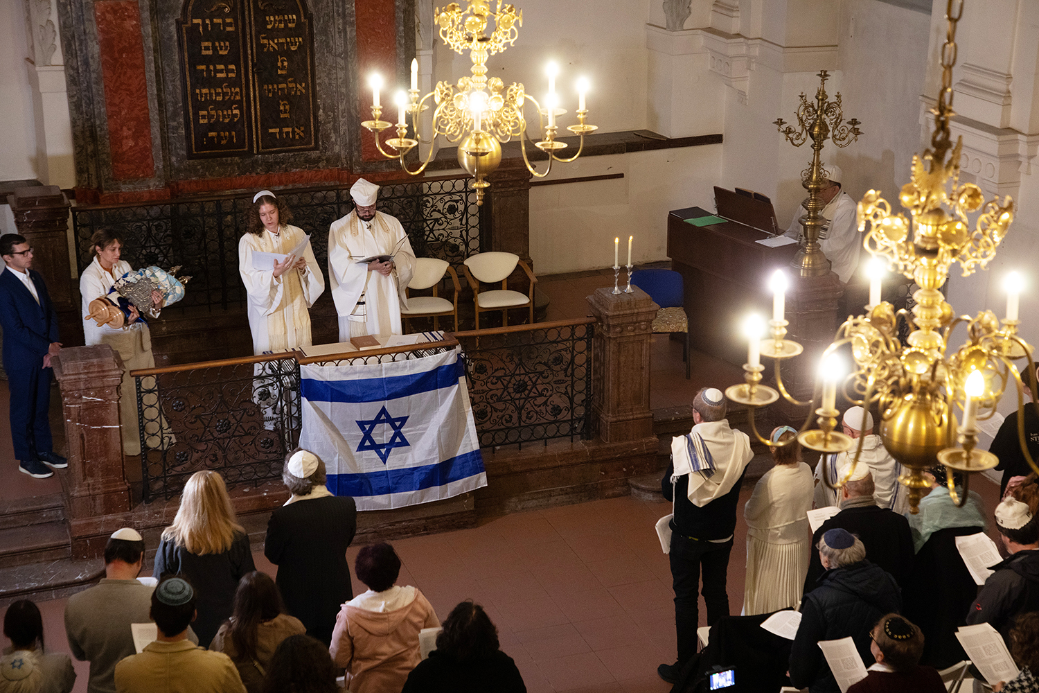 Czech Jews mark first Yom Kippur in historic Prague synagogue since the Holocaust 