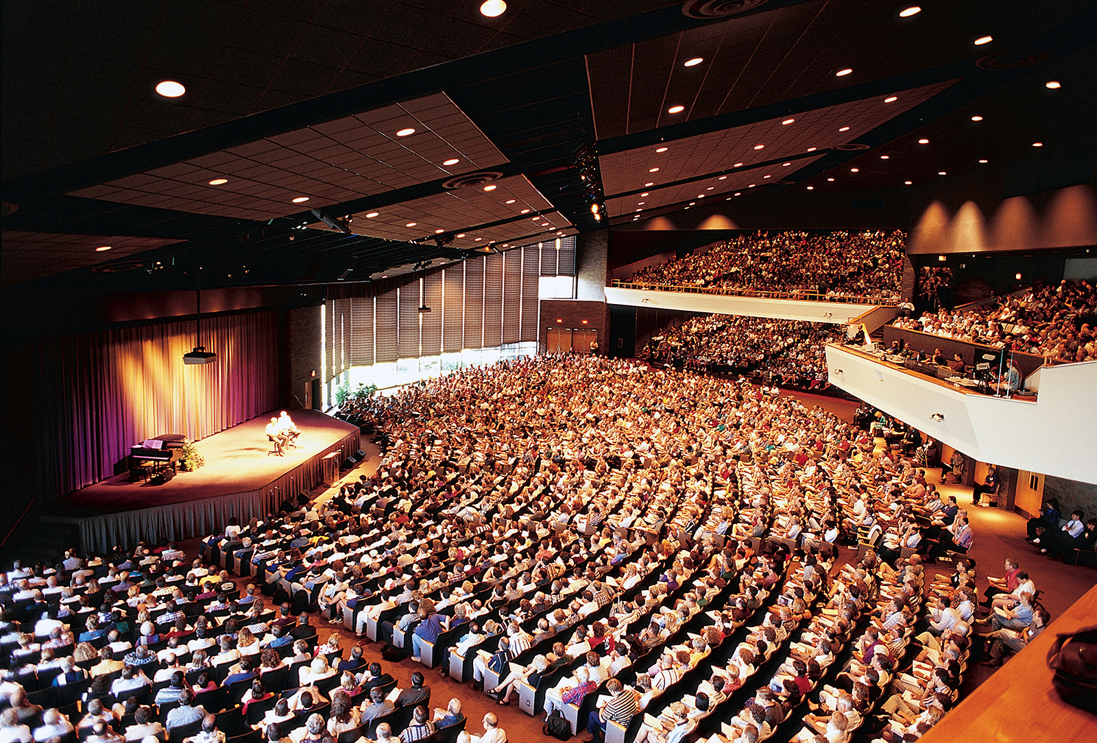 As Willow Creek turns 50, the onetime 'church of the future' redefines success