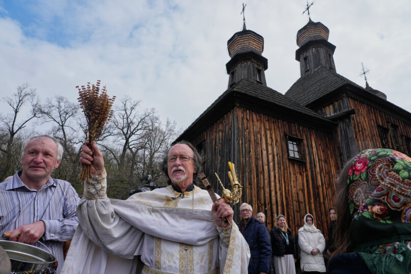 Russia and Ukraine accuse each other of violating Putin’s Easter ceasefire