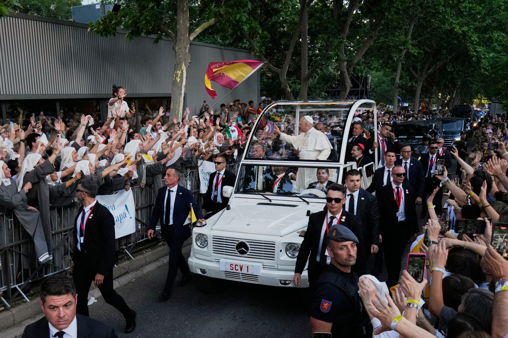 Pope Leo tells youth in Madrid to be 'sparks of a new humanity'