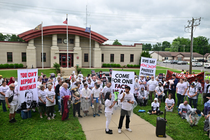 Jewish groups rally in support of Milwaukee Muslim leader detained in ICE jail